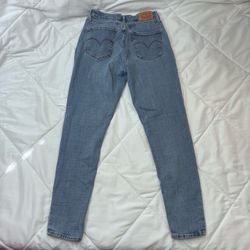 Levi's Light Wash High Rise Skinny 28