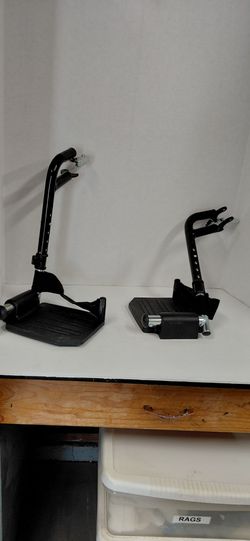 NEW  Wheel Chair Foot Rests