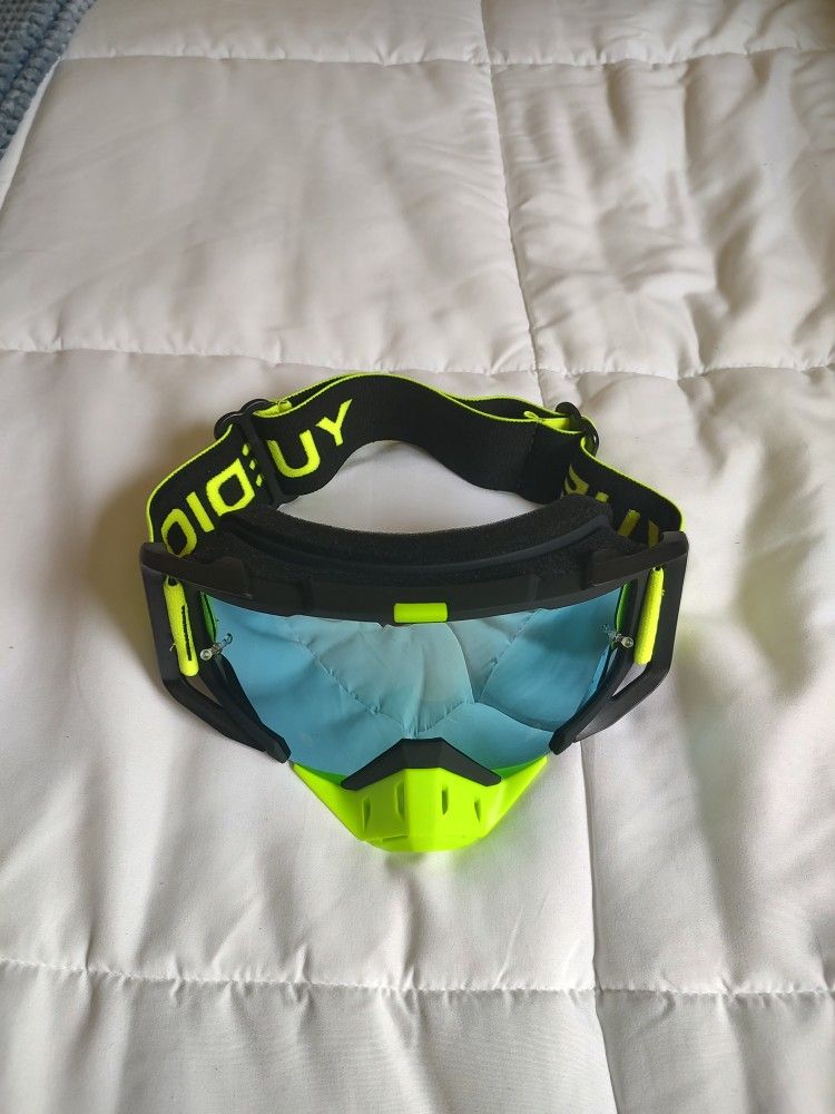 YUEDIO MOTORCYCLE/BIKE GOGGLES. UV PROTECTION. ADJUSTABLE STRAP. NEW. PICKUP ONLY.
