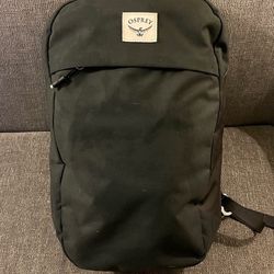 Osprey: Black backpack With Multiple Sections- Fits 16” MacBook Pro
