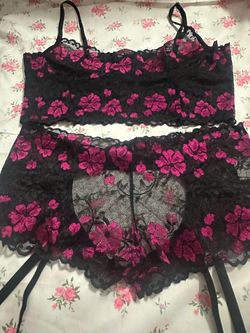 Small floral lace lingerie set