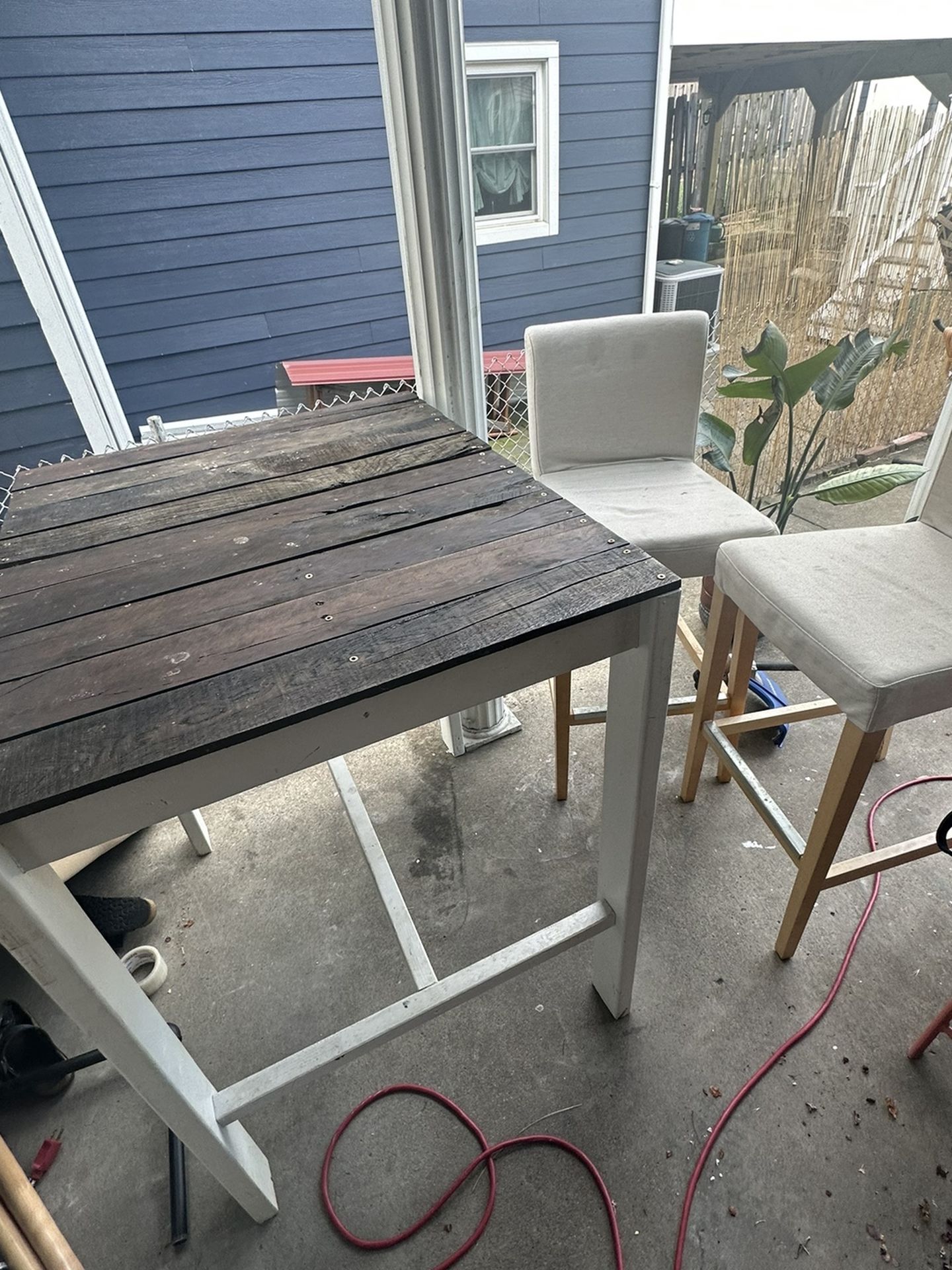 BAR TABLE PLUS HIGH CHAIRS