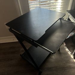 Z-Shaped Computer Desk with Tray and Wheels
