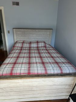 Queen Bed + mattress