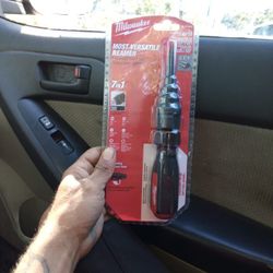 MILWAUKEE  7in1 Conduit Reamer For $ale