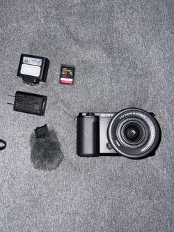 Sony ZV-E10 with memory card, camera bag and kit lens