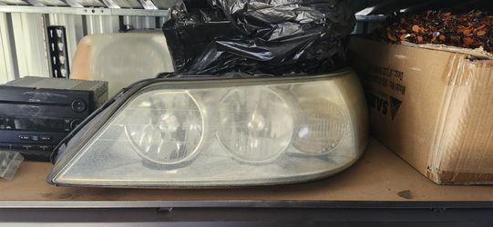 2003- 2011 Lincoln Towncar Headlight