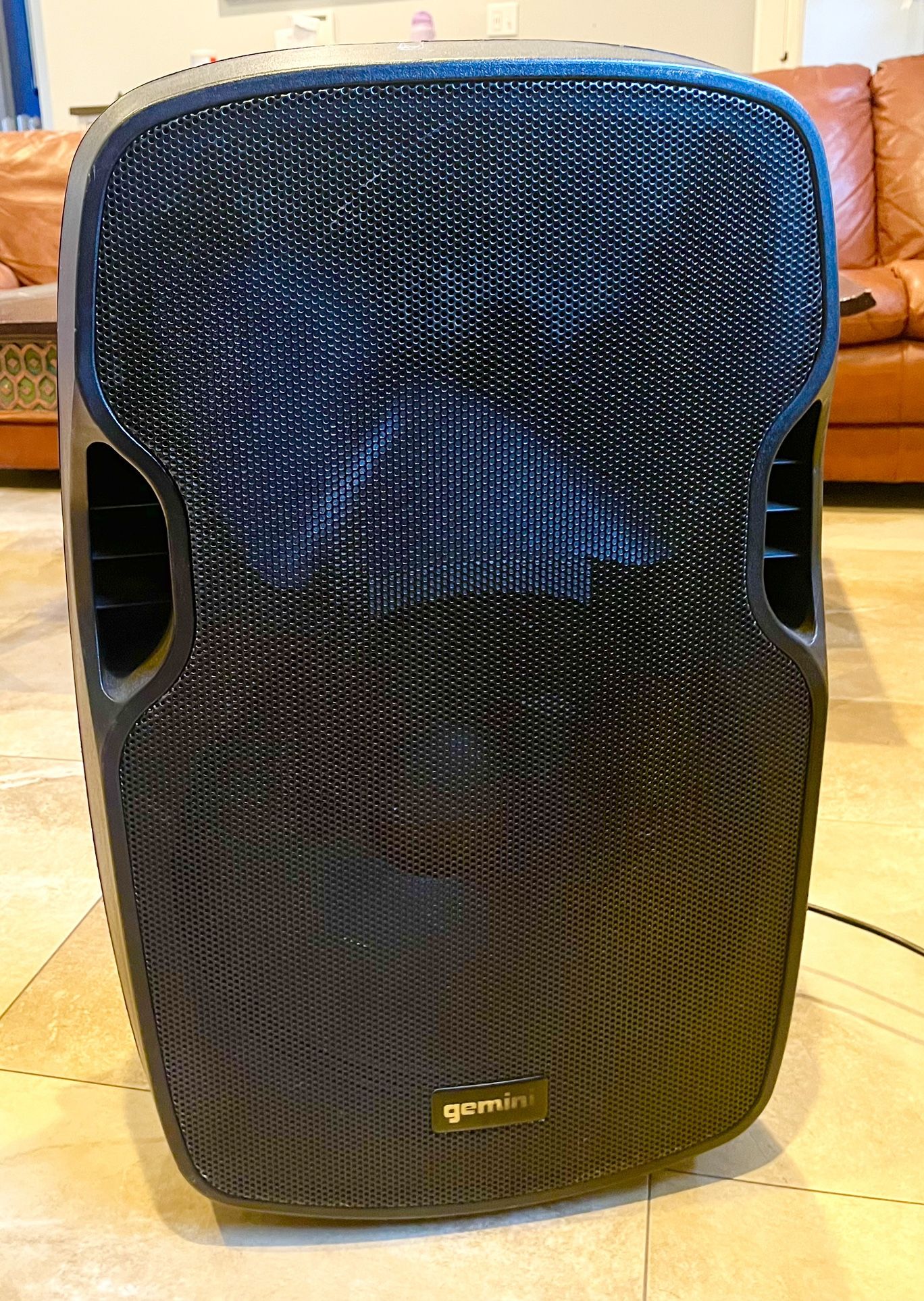 (1) 15” 🔈 Bluetooth 300w Powered DJ Speaker 