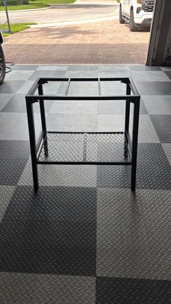 20 gallon fish tank or reptile tank stand with storage are below