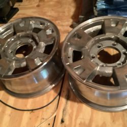 (2) Rims Off Of A Chevy Colorado 2007 . But Will Fit 2005 To 2010 They Are Chrome