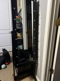 Mirror With Storage