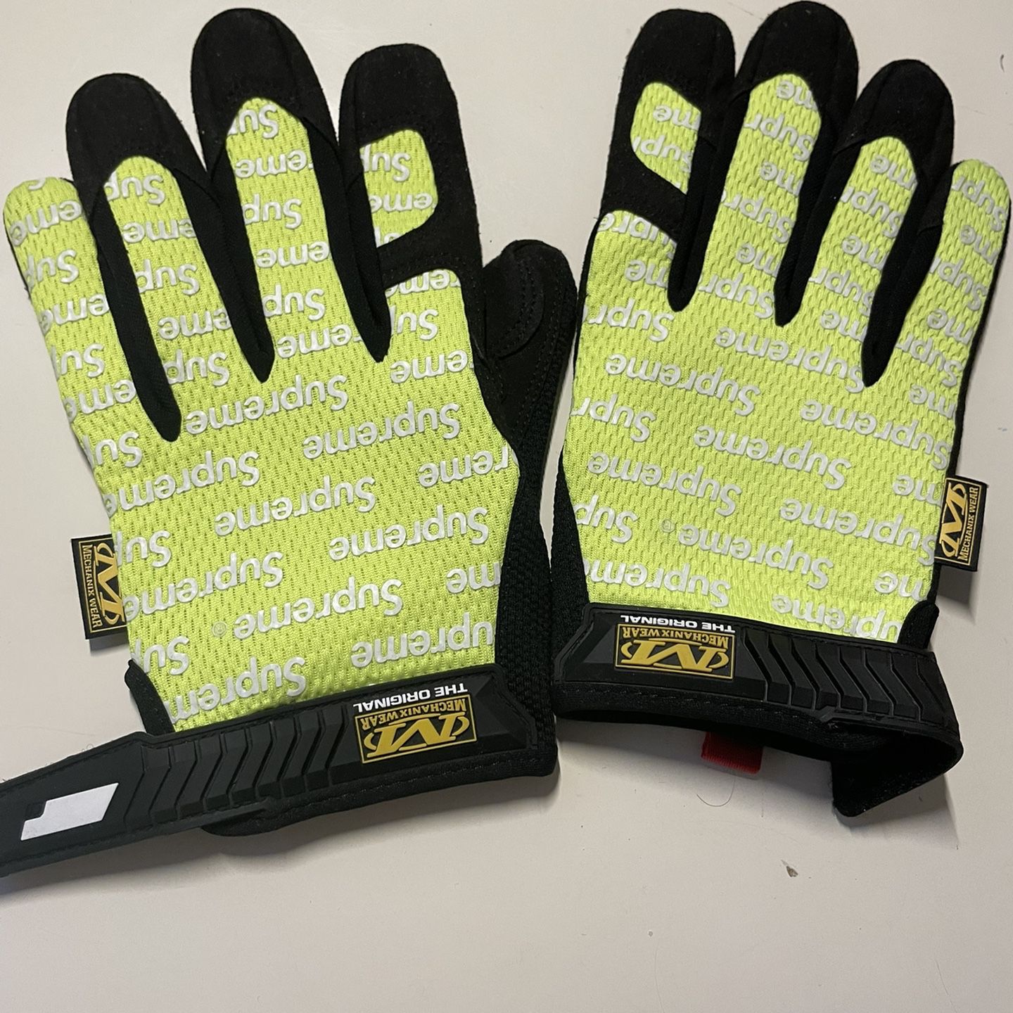 SUPREME MECHANIX GLOVES LIME GREEN LARGE for Sale in Seattle, WA