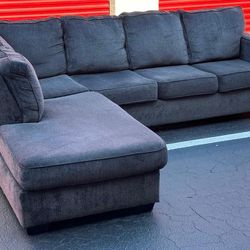 ASHLEY FURNITURE BLUE SECTIONAL COUCH IN GREAT CONDITION - DELIVERY AVAILABLE 🚚