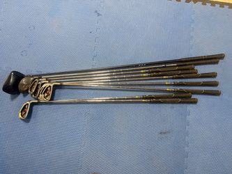 Golf club set- good for beginners. Right hand