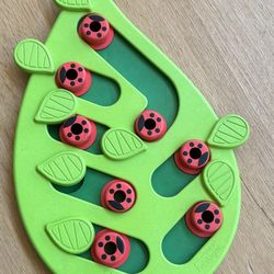 Pet treat activity board. (Cat/dog)