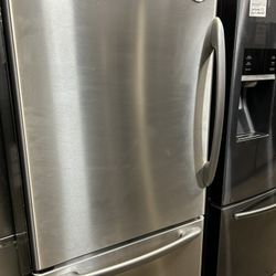 33” Bottom Freezer Refrigerator 