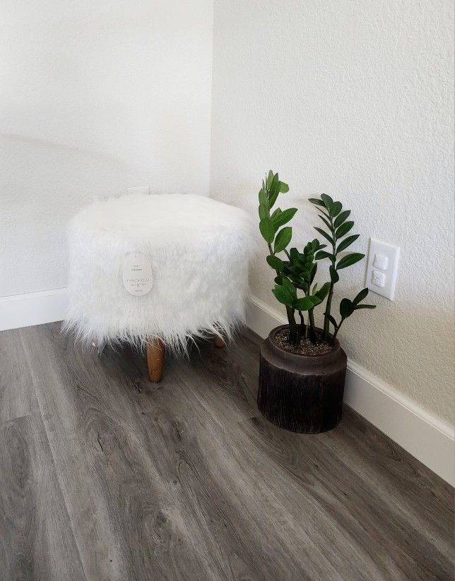 Holley Mongolian Fur/Wood Ottoman Cream
Threshold NEW