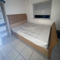 FREE!!!! Bed frame, Must Go!