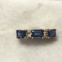 10 Kt Diamond & Topaz Ring 