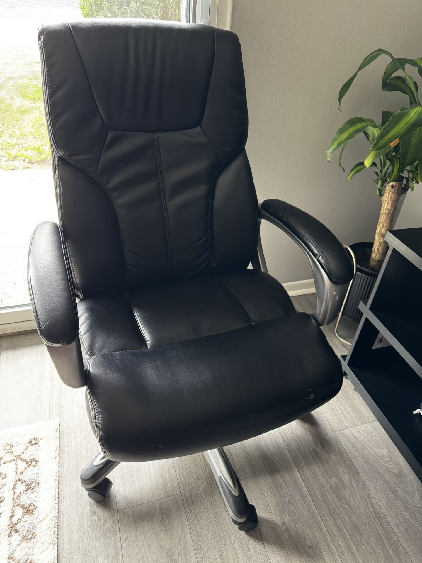 Swivel Office chair