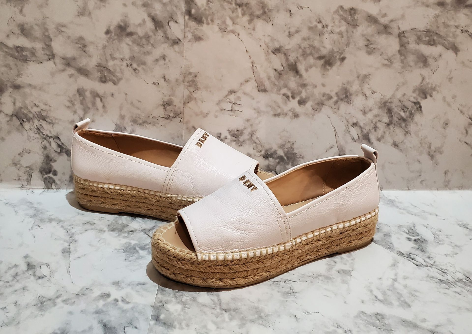 DKNY Women’s White Platform Wedge Slip-on Espadrille Shoe Size 7.5