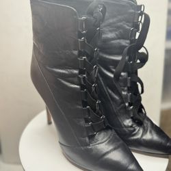 These are Schutz Mary ankle boots in black leather.