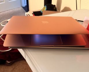 MacBook Air M1 (2020) - Gold - 8GB RAM / 256GB SSD - Wiped & Ready!