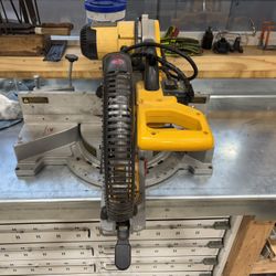 Dewalt 12in Dual Bevel Sliding Miter Saw