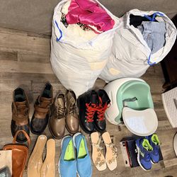 Se Vende Lote de Ropa zapatos y carteras Tod es usado en buenas condiciones difernets tallas s