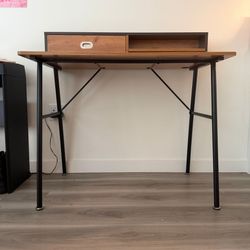 Wooden desk with quilted chair!