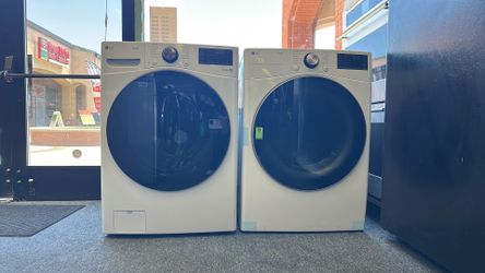 New lg think Q washer and dryer set / stackable