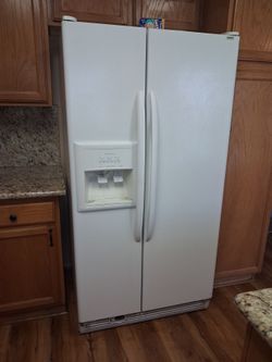 Kenmore side by side refrigerator with ice maker and filtered water