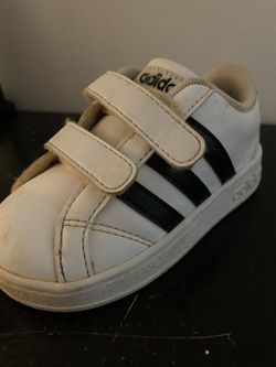 Little Kids 51/2 K Adidas.