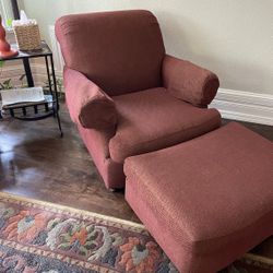Confortable chair with ottoman. Great condition.