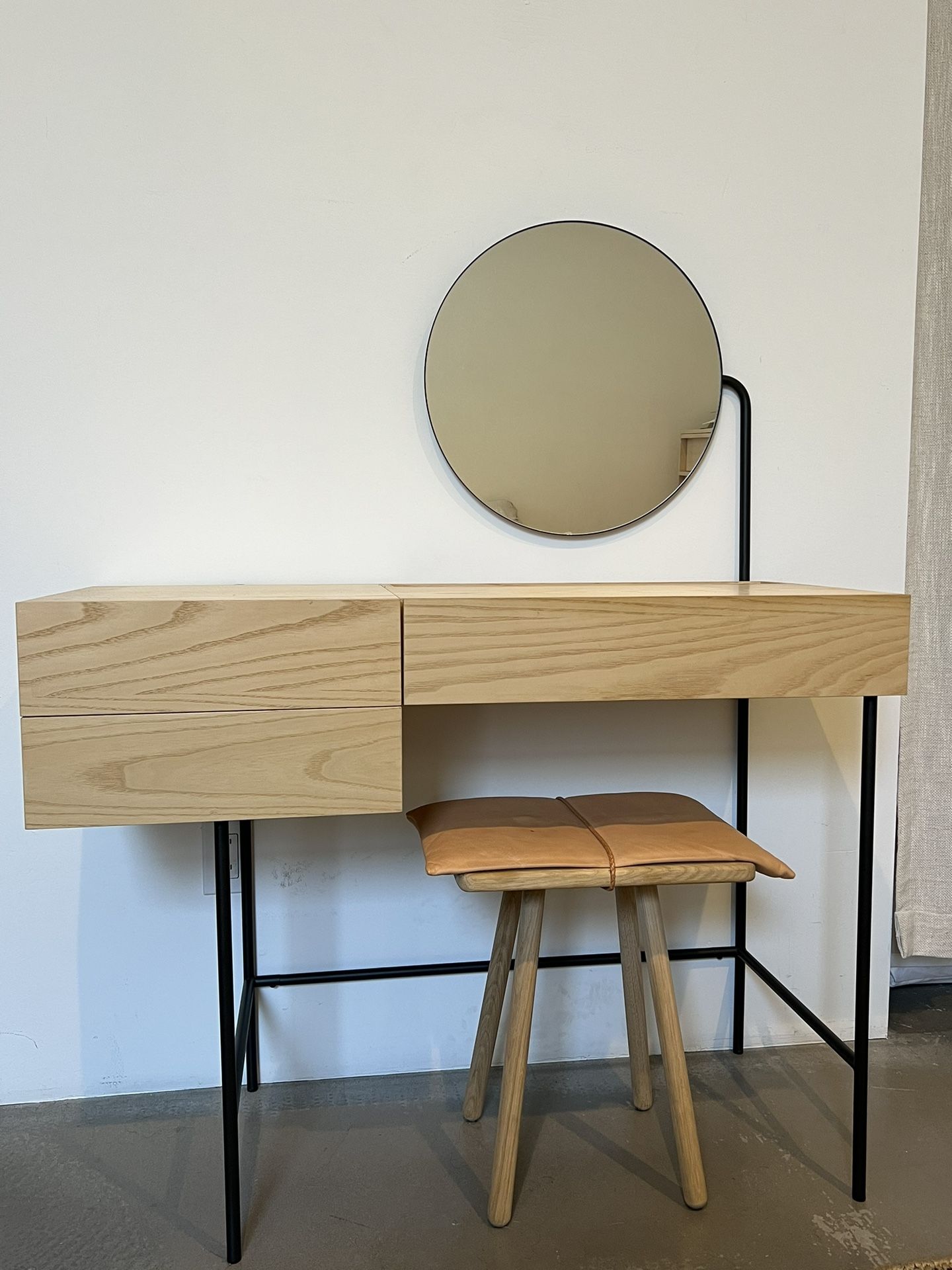 Dims Makeup Vanity | Desk | Mid Century Modern | West Elm | Vintage