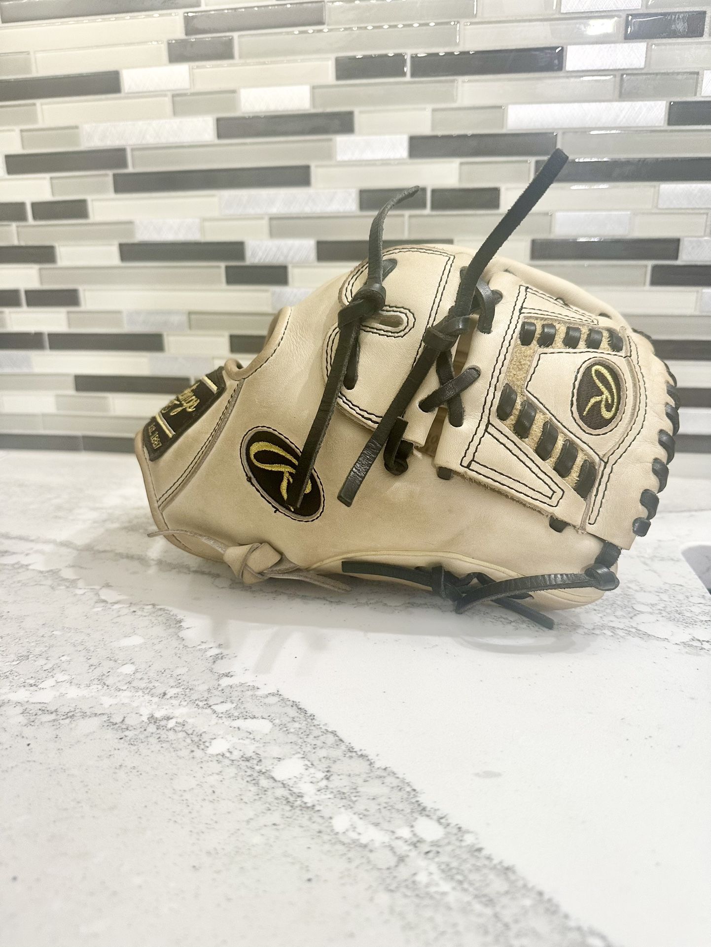 Rawlings Heart of the Hide Pitchers Glove 11.75" PROR205-30C