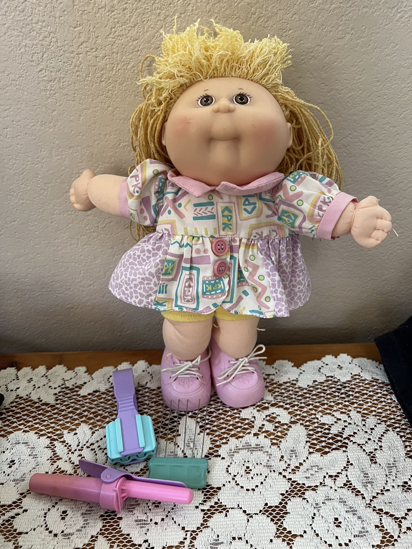 Vintage 1991 Hasbro Cabbage Patch Kids Pretty Crimp N Curl First Edition Doll