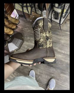 Bota especial 115$