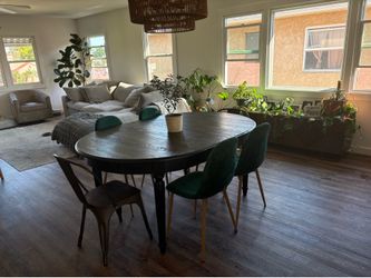 Restoration Hardware Dining Table with Extension Leaf – Seats 4-6
