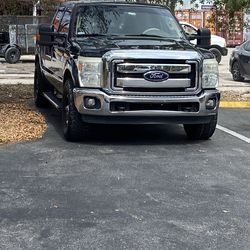 Ford F-250 Super Duty/Year 2012/ Gasoline