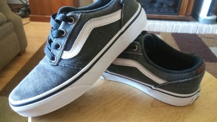 Youth size y1. "Vans"