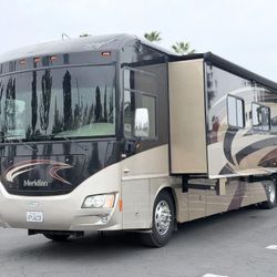 2011 Itasca Meridian 40’ 380HP Diesel Pusher W/ 4 Slide Outs - 31K MILES 