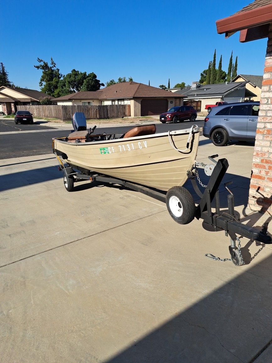 2000 Starcraft Aluminum fishing boat.