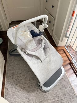 Ergobaby Evolve 3-in-1 Baby Bouncer with Toy Bar + Newborn Insert