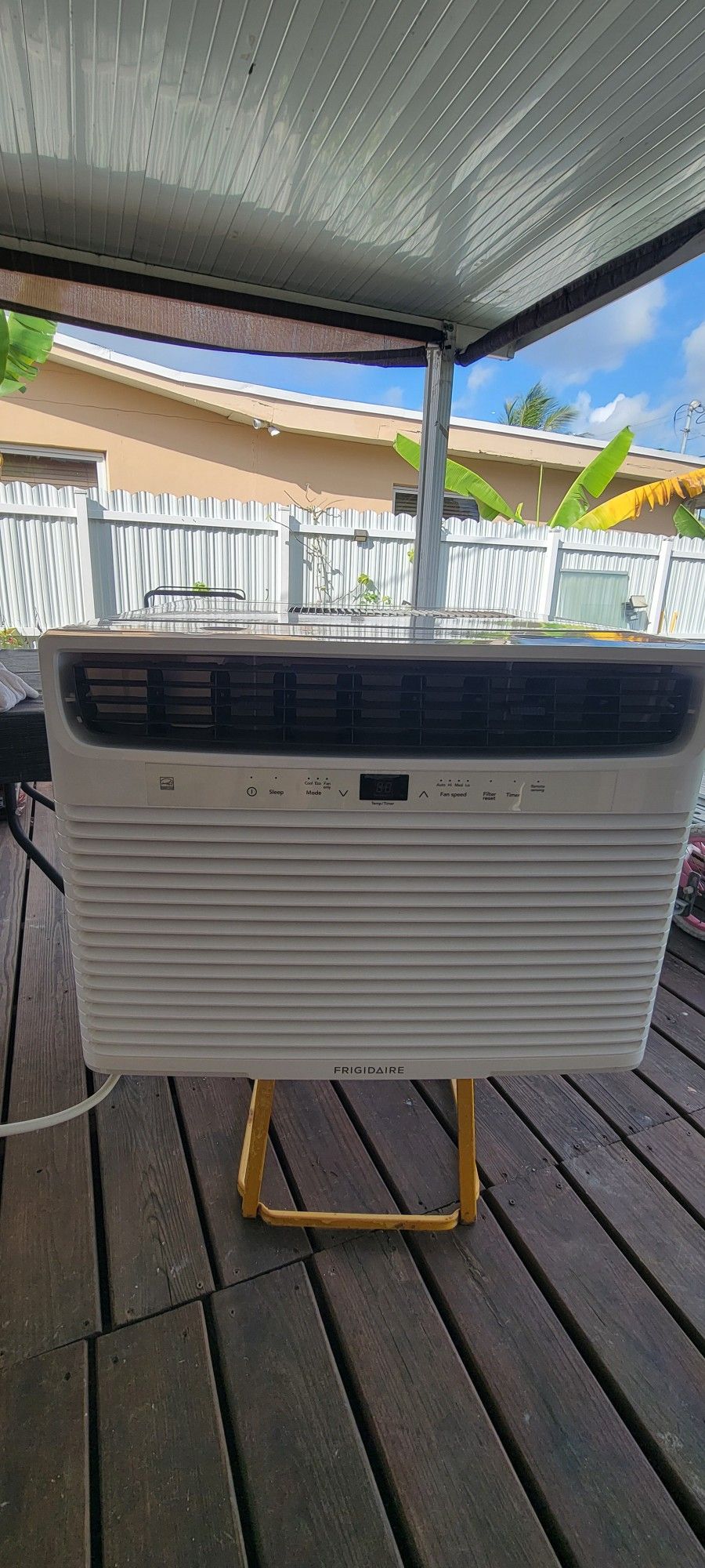 Frigidaire AC Unit 15 000 BTU 115 Volts