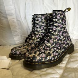 Doc Martens Black Floral Combat Boots Women’s Size 9