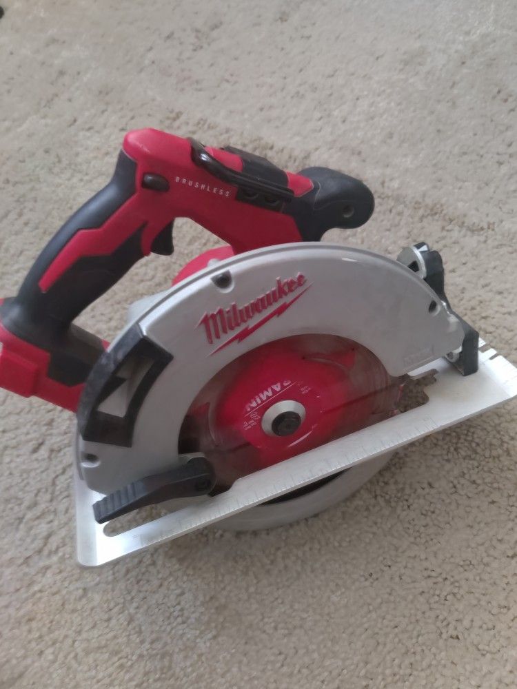 Milwaukee Circular Saw Brushless M18