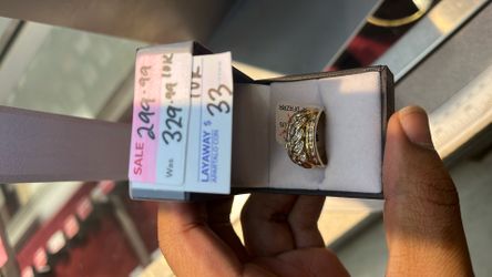 Gold diamond ring