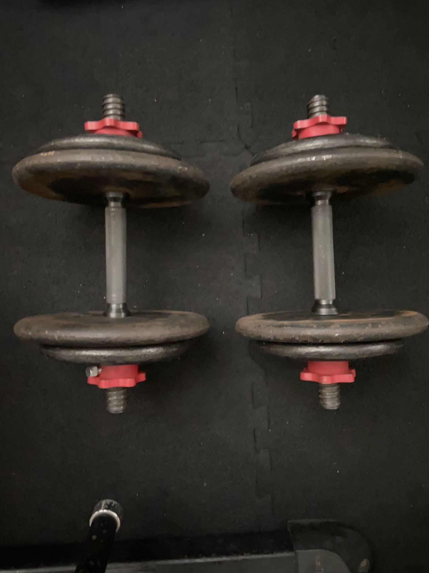 35 Lb Pairs Adjustable dumbbell. 70 Lb Total