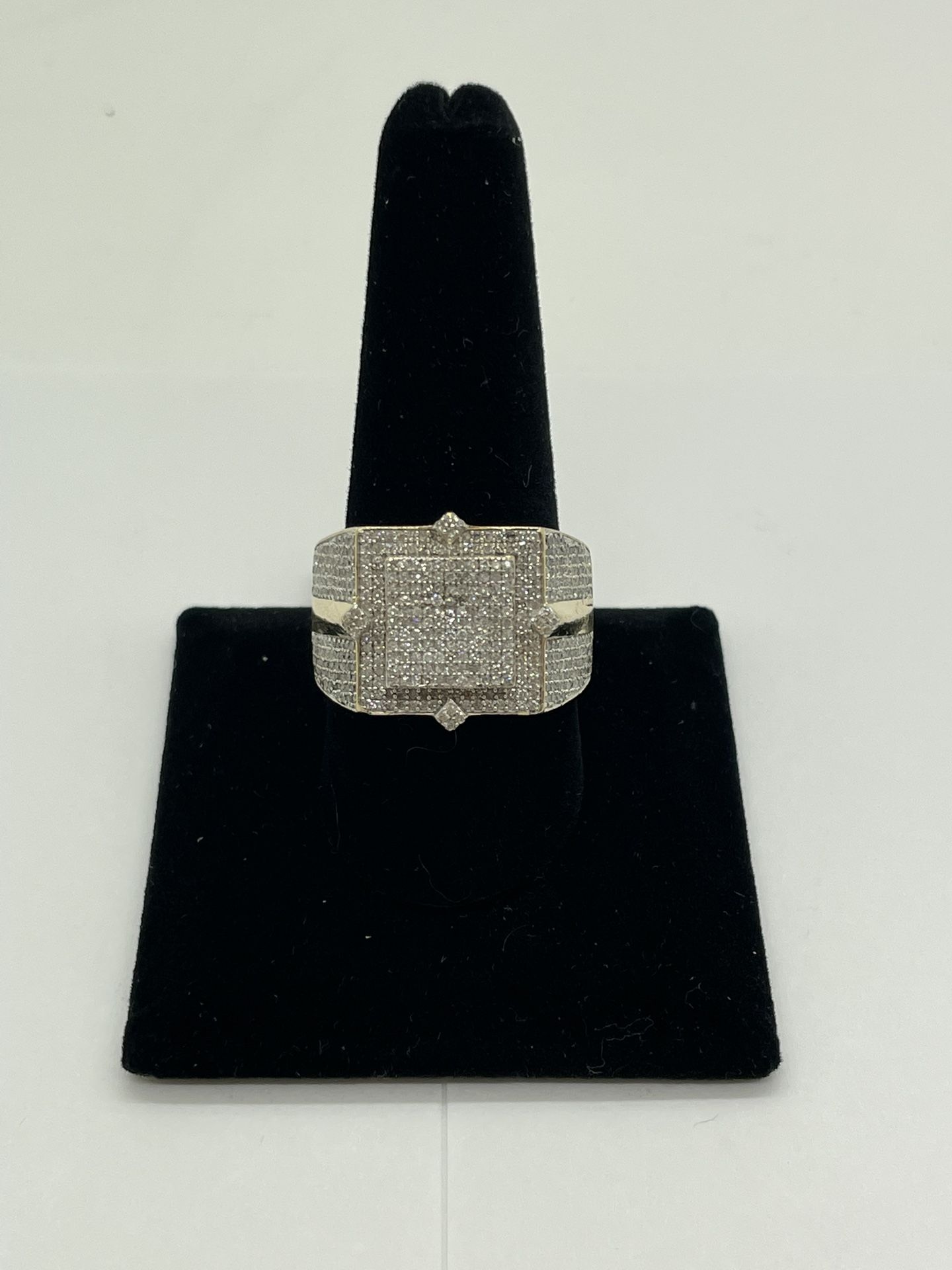 RING 14KT YELLOW GOLD, SIZE 10, 11.9 GRAMS, NATURAL DIAMONDS 